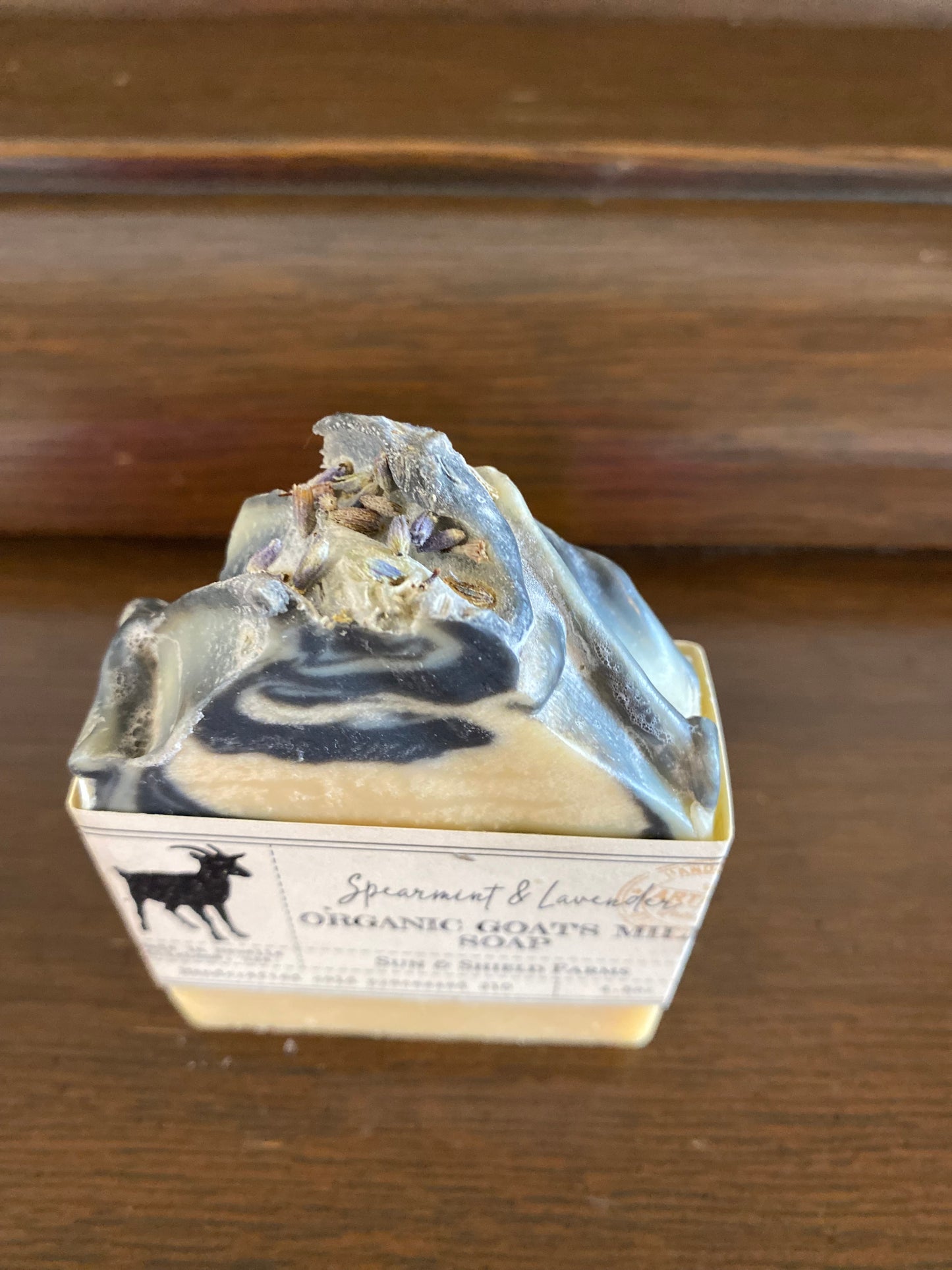 Organic goatmilk soap with spearmint & lavender essential oil.