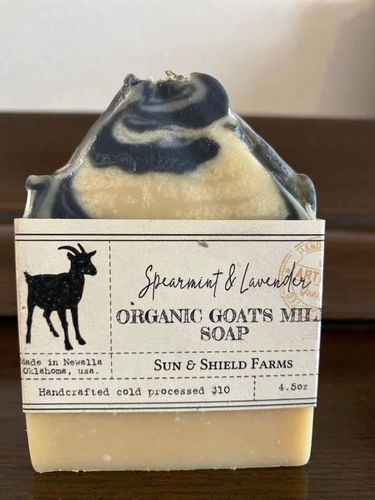 Organic goatmilk soap with spearmint & lavender essential oil.